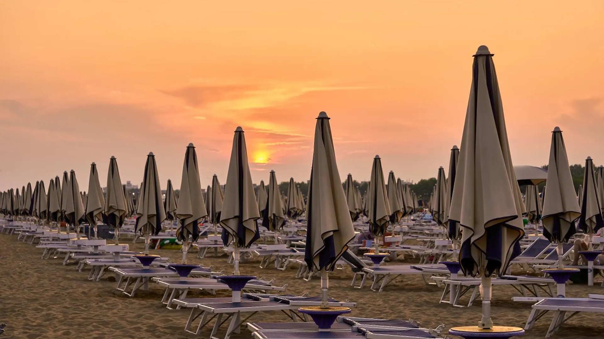 Luminous Flat 400 M From The Beach For 4 Guests Bibione