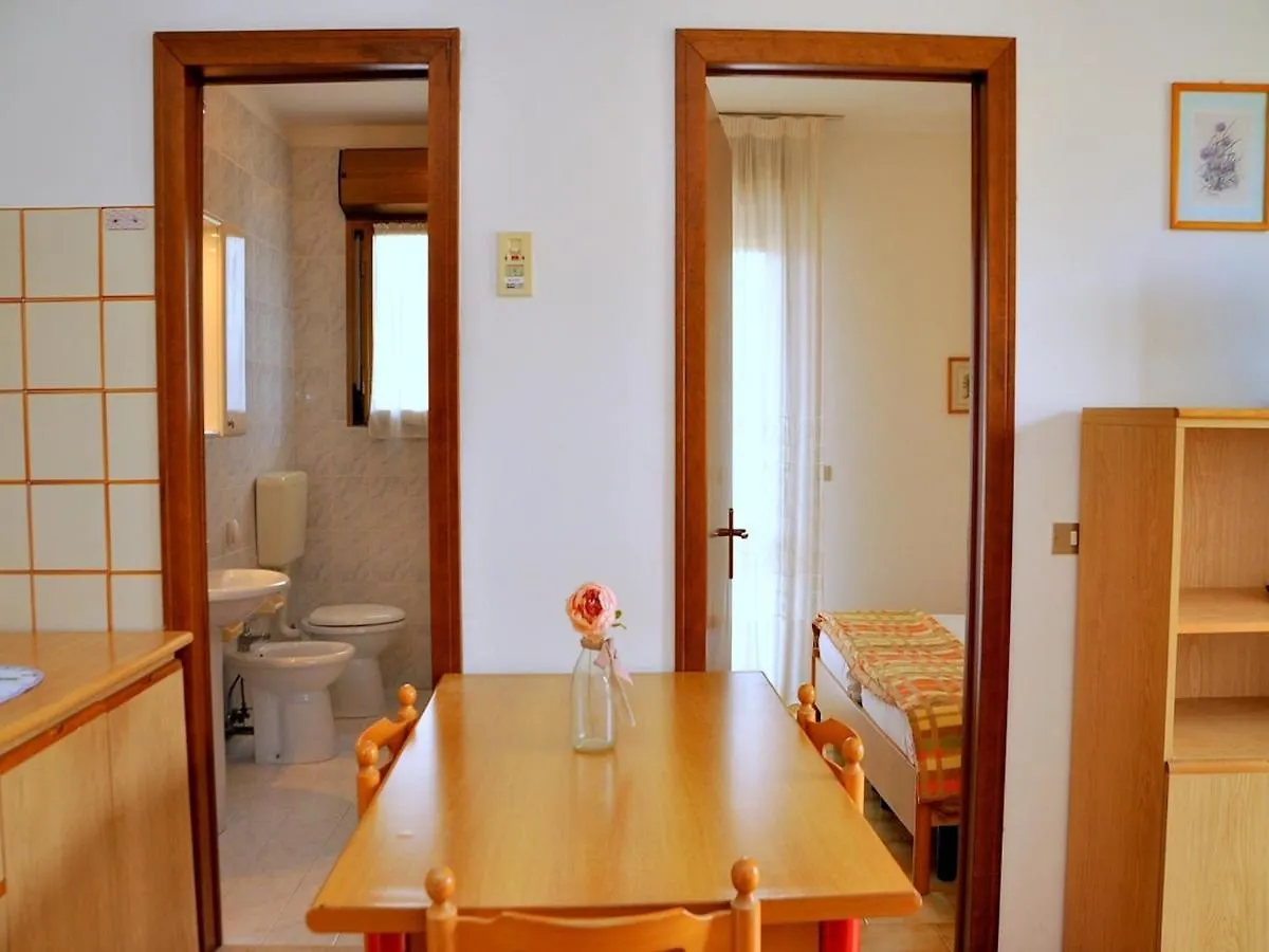 Luminous Flat 400 M From The Beach For 4 Guests Bibione Apartment