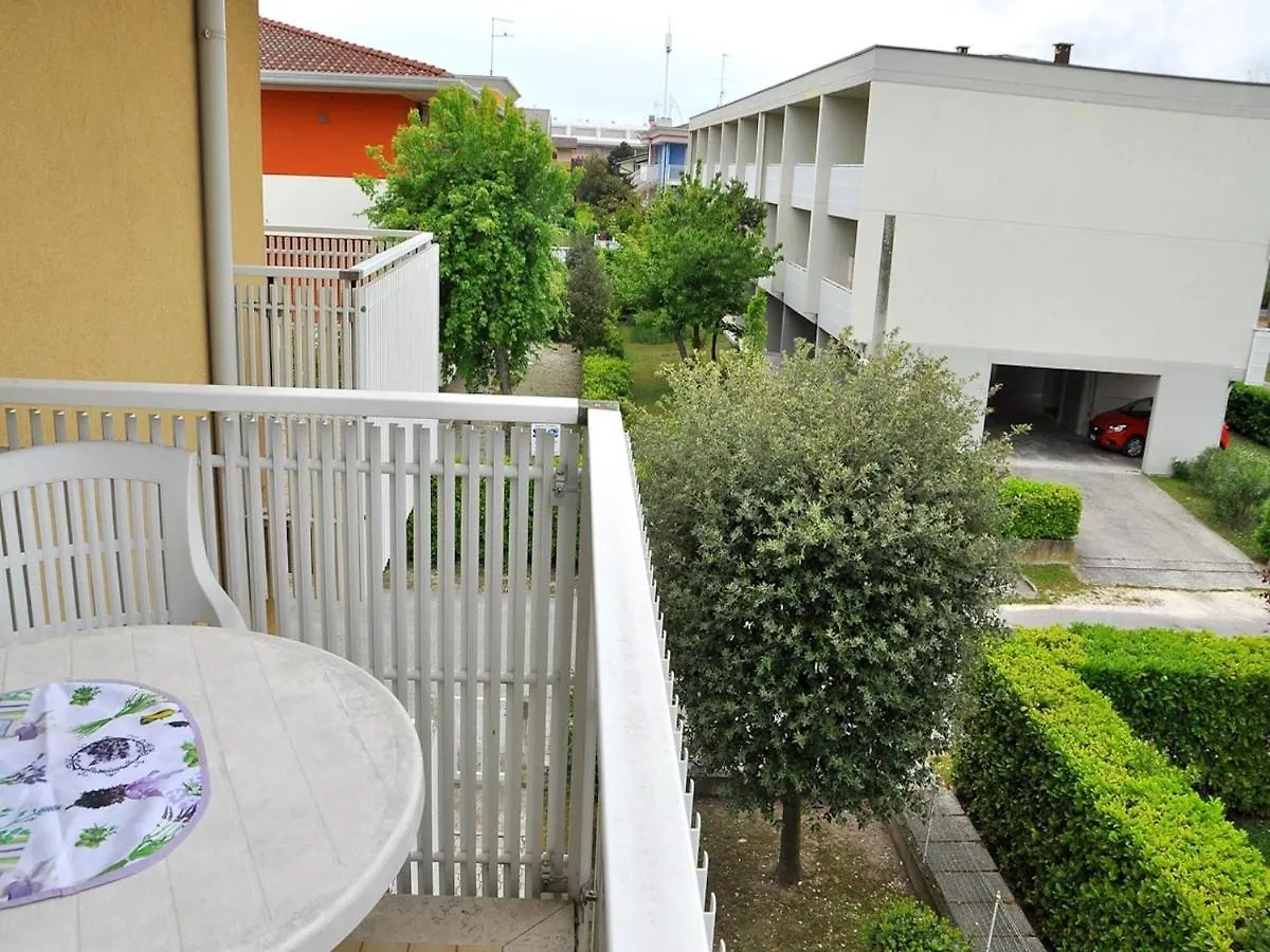 Luminous Flat 400 M From The Beach For 4 Guests Bibione