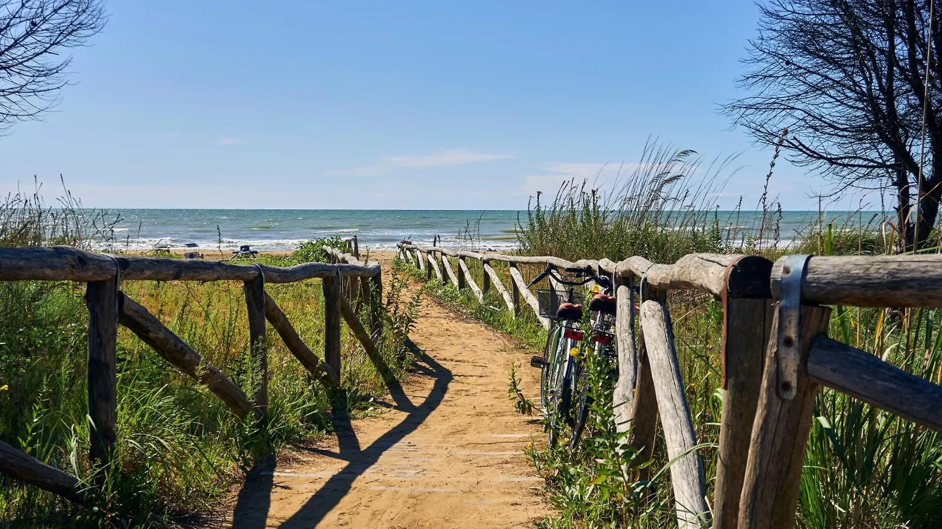 Luminous Flat 400 M From The Beach For 4 Guests Bibione